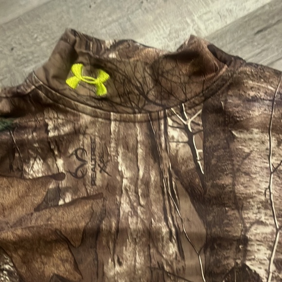 Under Armour Cold Gear Compression fit for youth. Awesome like new condition. - Picture 3 of 4